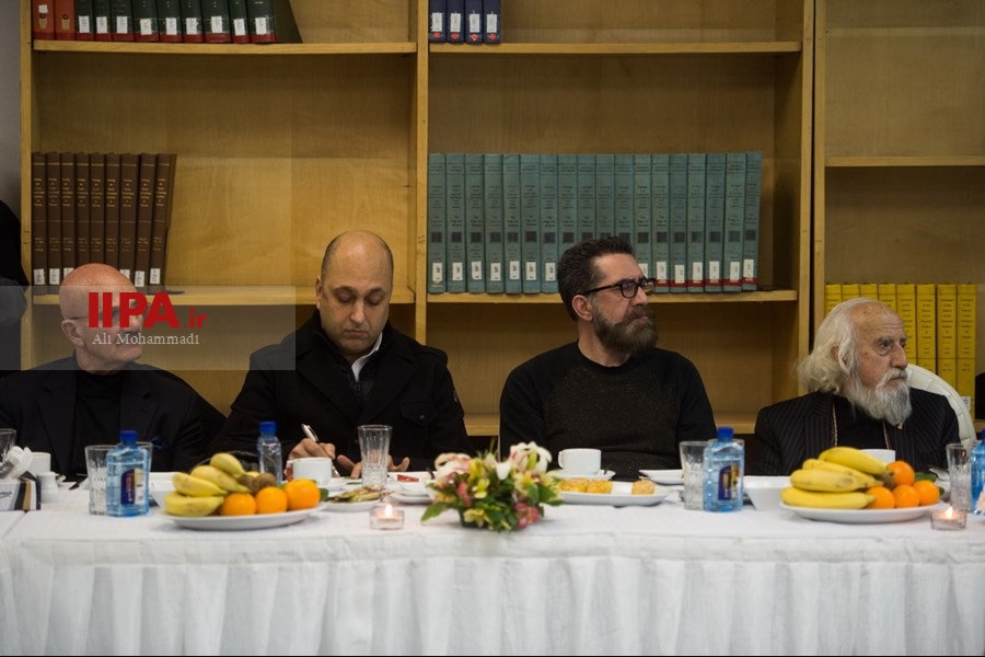   نشست وزیر ارشاد با هنرمندان حوزه تجسمی