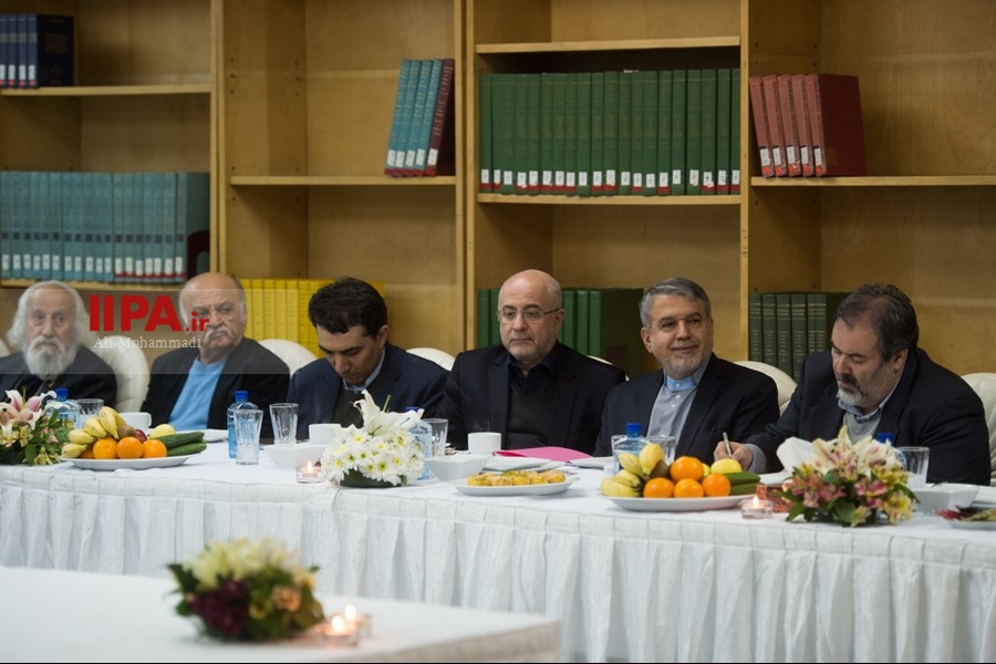   نشست وزیر ارشاد با هنرمندان حوزه تجسمی