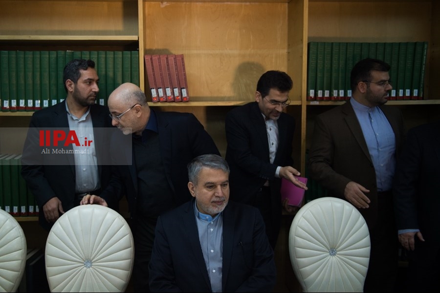   نشست وزیر ارشاد با هنرمندان حوزه تجسمی