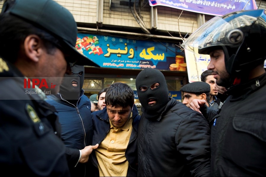  بازسازی صحنه سرقت مسلحانه از صرافی
