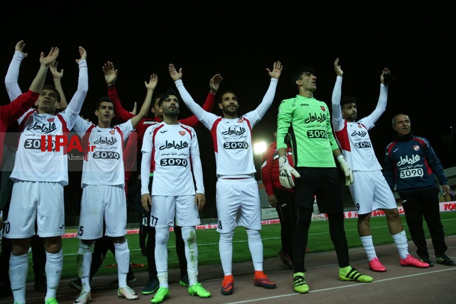   دیدار تیم‌های نفت تهران و پرسپولیس 
