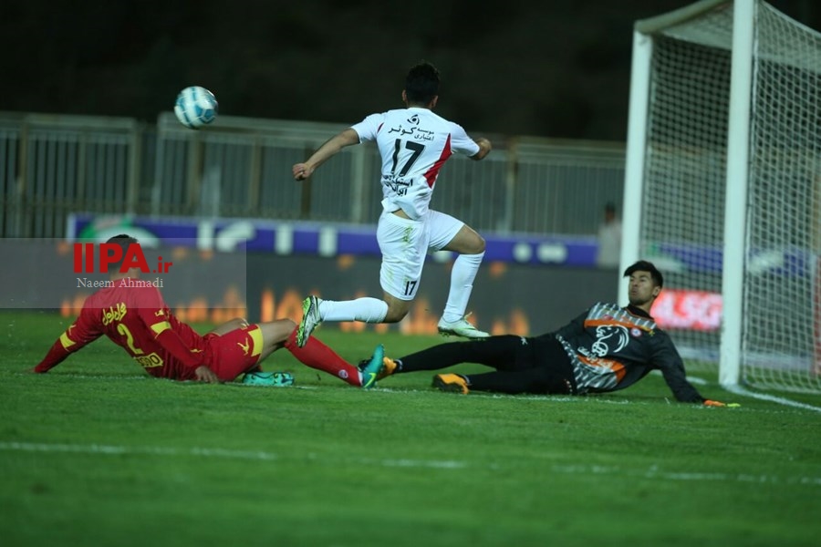   دیدار تیم‌های نفت تهران و پرسپولیس 