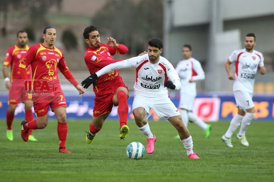   دیدار تیم‌های نفت تهران و پرسپولیس 
