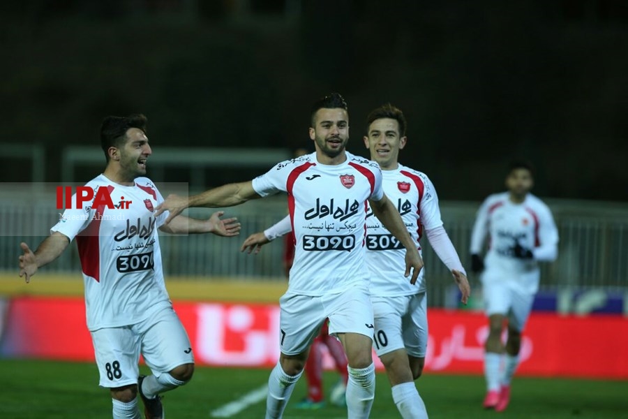   دیدار تیم‌های نفت تهران و پرسپولیس 