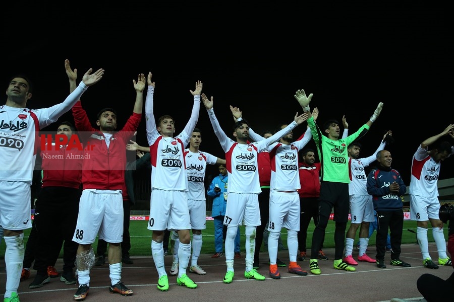  دیدار تیم‌های نفت تهران و پرسپولیس 