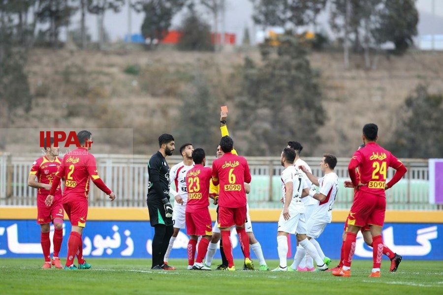  دیدار تیم‌های نفت تهران و پرسپولیس 