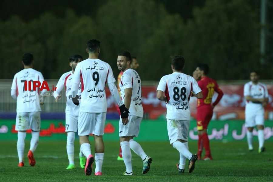   دیدار تیم‌های نفت تهران و پرسپولیس 