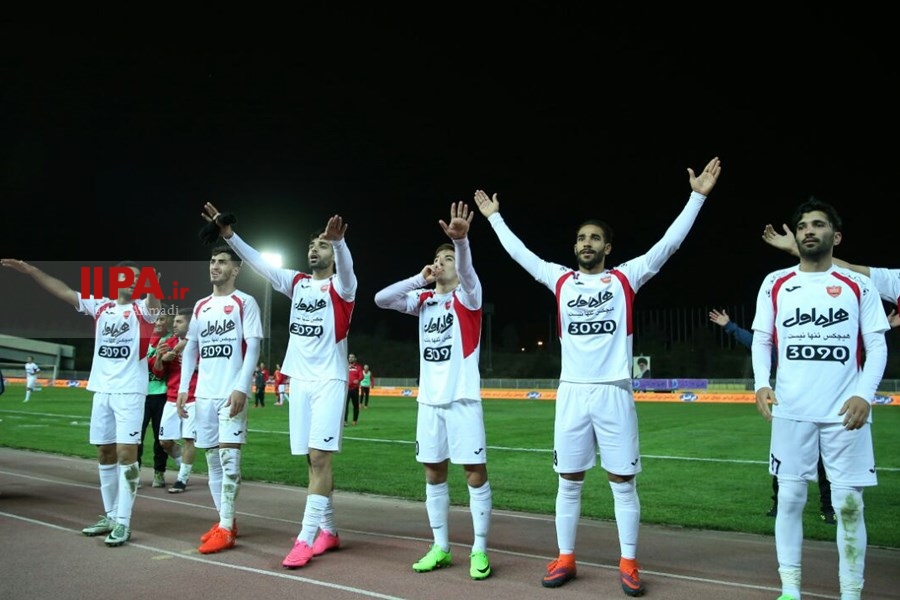   دیدار تیم‌های نفت تهران و پرسپولیس 