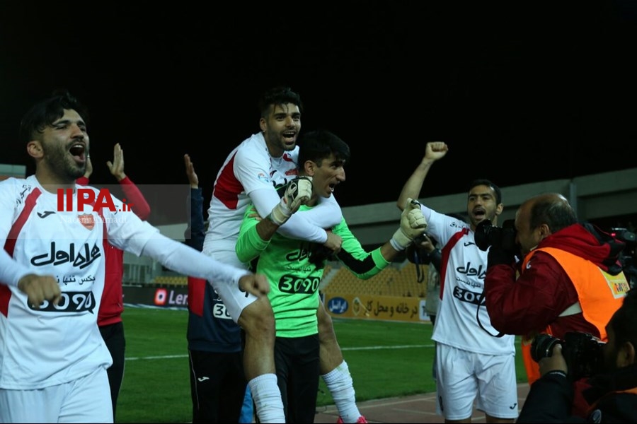   دیدار تیم‌های نفت تهران و پرسپولیس 