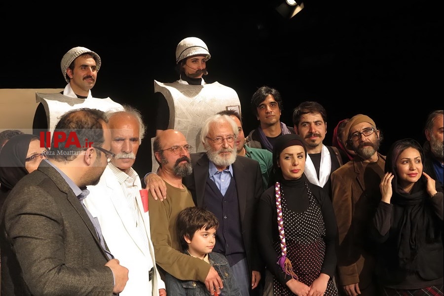   نمایش آدم آدم است