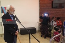   نمایش آدم آدم است
