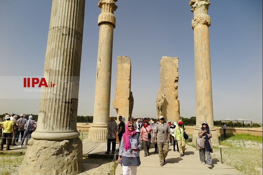   گردشگران خارجی در شیراز 
