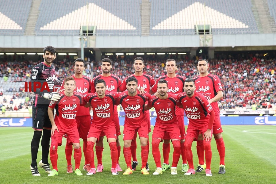    دیدار تیم های فوتبال پرسپولیس تهران و ذوب آهن اصفهان
