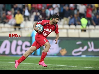 دیدار تیم های فوتبال پرسپولیس تهران و ذوب آهن اصفهان