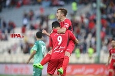    دیدار تیم های فوتبال پرسپولیس تهران و ذوب آهن اصفهان