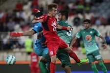    دیدار تیم های فوتبال پرسپولیس تهران و ذوب آهن اصفهان