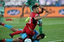    دیدار تیم های فوتبال پرسپولیس تهران و ذوب آهن اصفهان