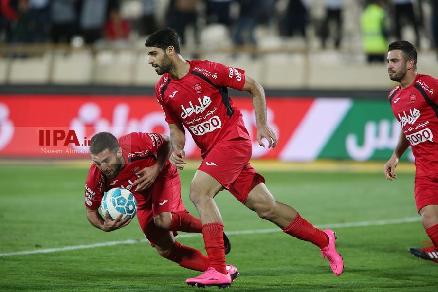   دیدار تیم های فوتبال پرسپولیس تهران و ذوب آهن اصفهان