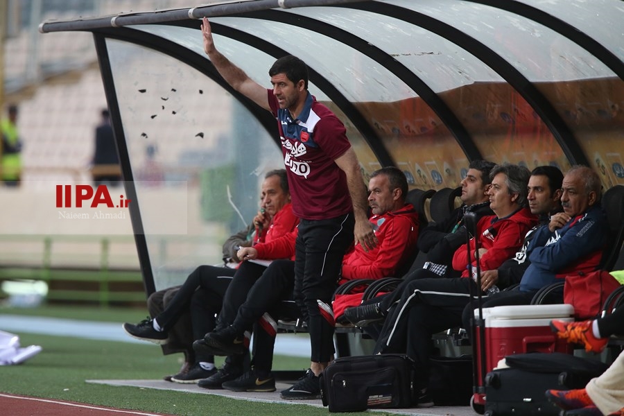    دیدار تیم های فوتبال پرسپولیس تهران و ذوب آهن اصفهان